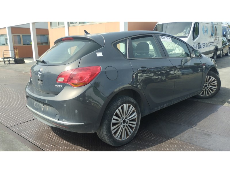 opel astra j lim. del año 1950