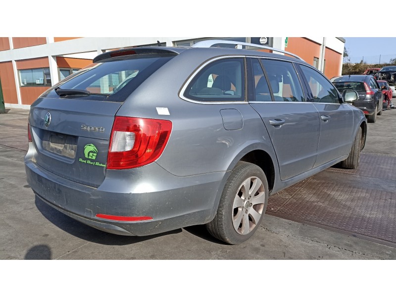 skoda suberb (3t4) del año 2011