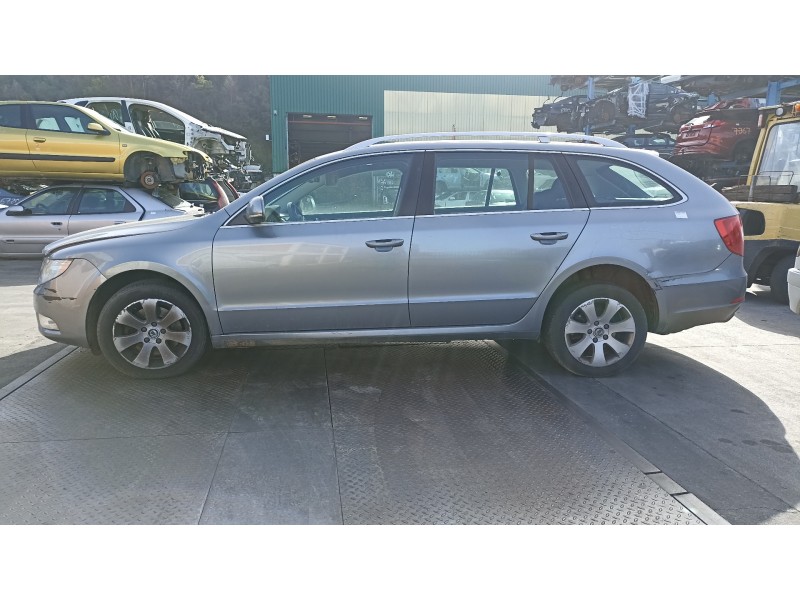 skoda suberb (3t4) del año 2011