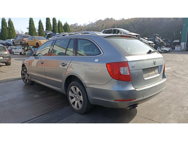 skoda suberb (3t4) del año 2011