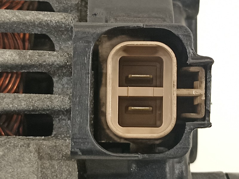 Recambio de alternador para kia cerato referencia OEM IAM 373002A110  