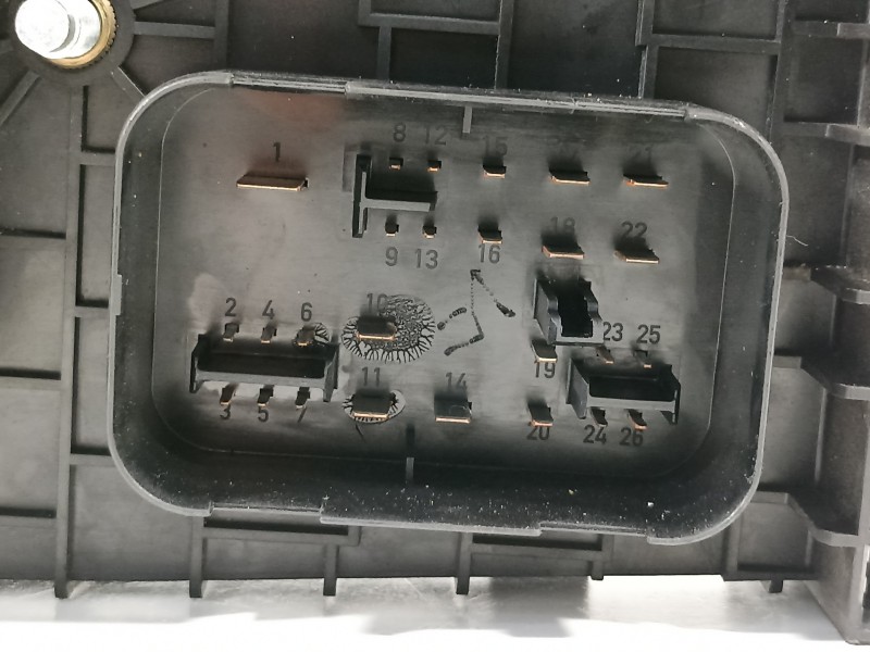 Recambio de caja reles / fusibles para volkswagen golf v berlina (1k1) highline referencia OEM IAM 1K0937124K  