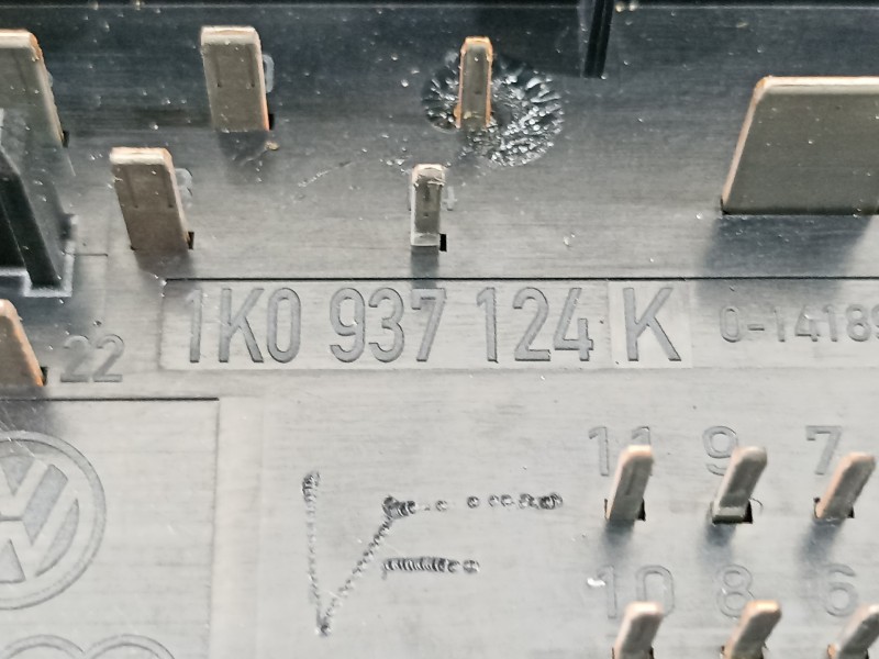 Recambio de caja reles / fusibles para volkswagen golf v berlina (1k1) highline referencia OEM IAM 1K0937124K  