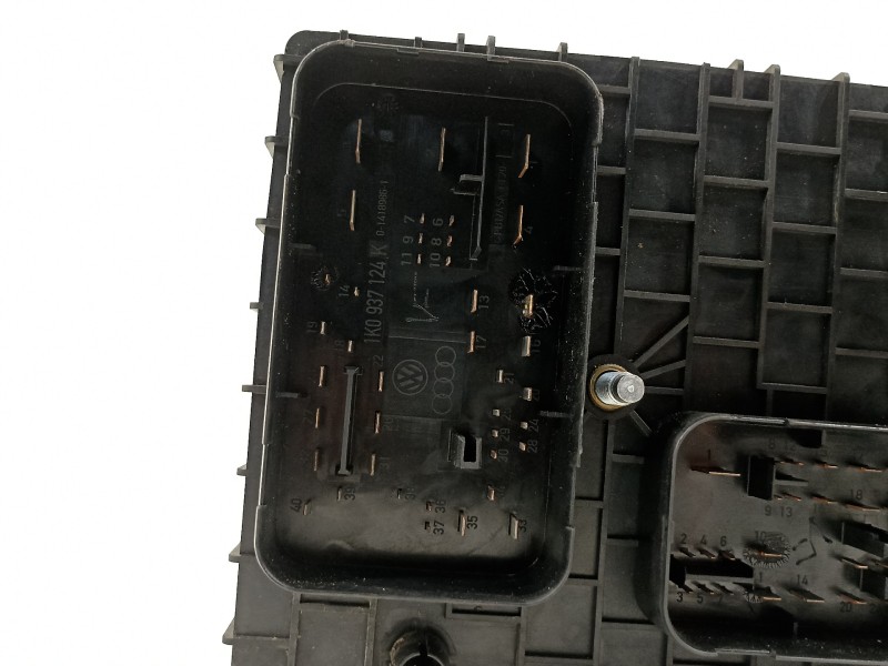 Recambio de caja reles / fusibles para volkswagen golf v berlina (1k1) highline referencia OEM IAM 1K0937124K  
