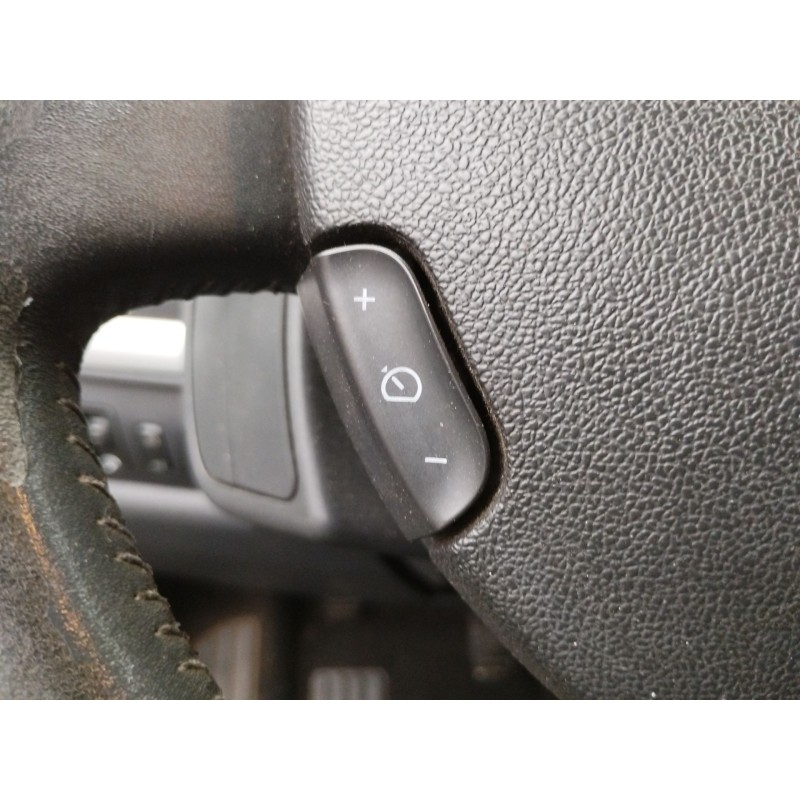 Recambio de mando volante para renault clio iii exception referencia OEM IAM   