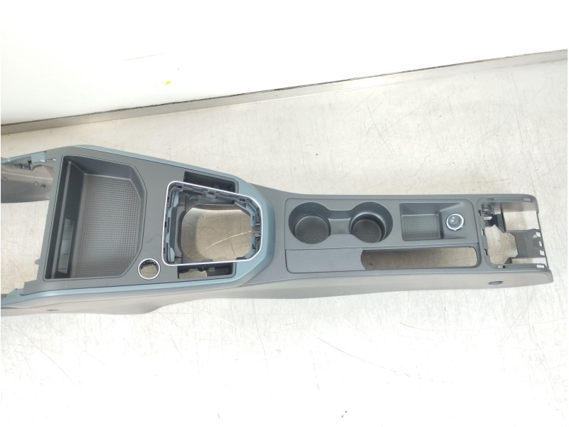 Recambio de consola central para seat arona xperience referencia OEM IAM 6F1863243  