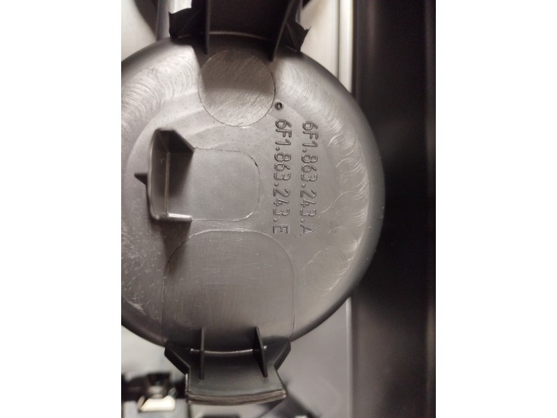 Recambio de consola central para seat arona xperience referencia OEM IAM 6F1863243  