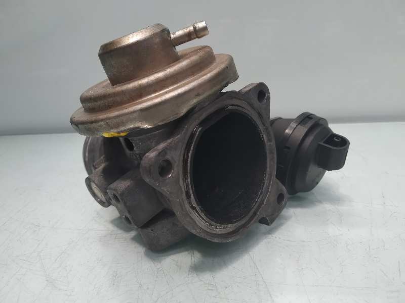 Recambio de valvula egr para seat ibiza (6l1) sport referencia OEM IAM 038129637  