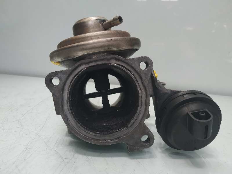 Recambio de valvula egr para seat ibiza (6l1) sport referencia OEM IAM 038129637  