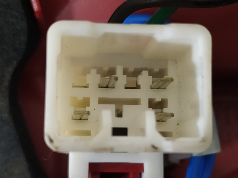 Recambio de piloto trasero izquierdo en porton para kia carens ( ) business referencia OEM IAM 92403A4110  