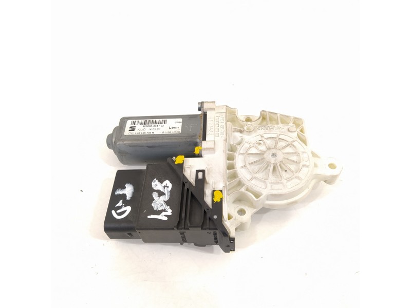 Recambio de motor elevalunas trasero derecho para seat leon (1p1) comfort limited referencia OEM IAM 1K0959704N  