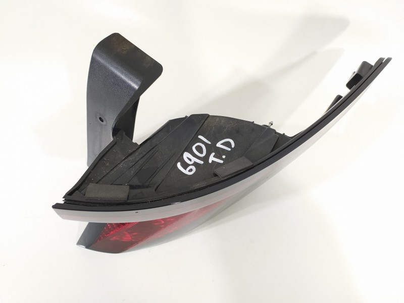 Recambio de piloto trasero derecho para hyundai tucson style 2wd referencia OEM IAM 92402N7000  