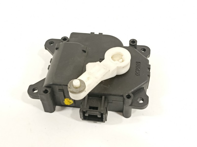 Recambio de motor apertura trampillas climatizador para toyota yaris hsd active referencia OEM IAM CZ1138002810  