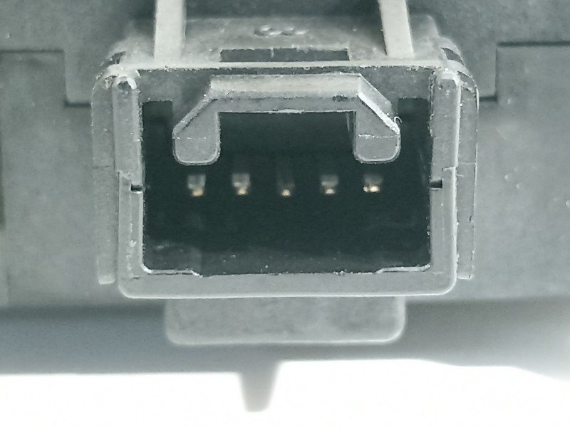 Recambio de motor apertura trampillas climatizador para toyota yaris hsd active referencia OEM IAM CZ1138002810  