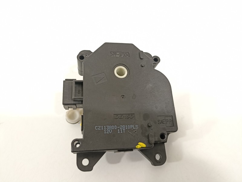 Recambio de motor apertura trampillas climatizador para toyota yaris hsd active referencia OEM IAM CZ1138002810  