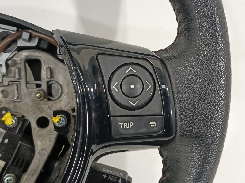 Recambio de volante para toyota yaris hsd active referencia OEM IAM 310374581B 310374599 