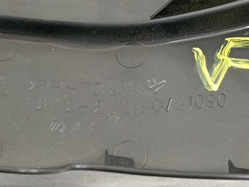 Recambio de tapa motor para toyota yaris hsd active referencia OEM IAM 1121221080  