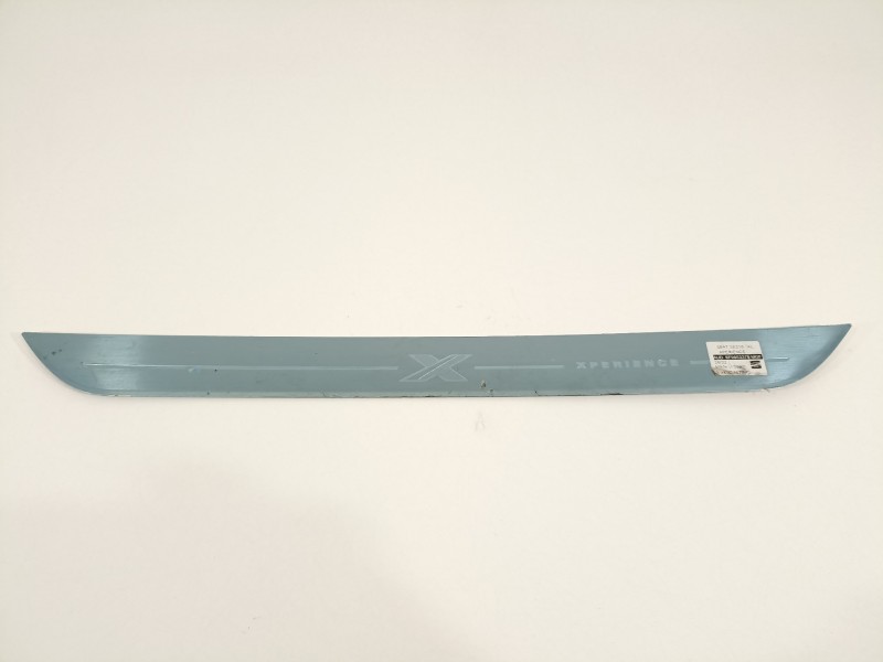 Recambio de moldura para seat arona xperience referencia OEM IAM 6F9853373  