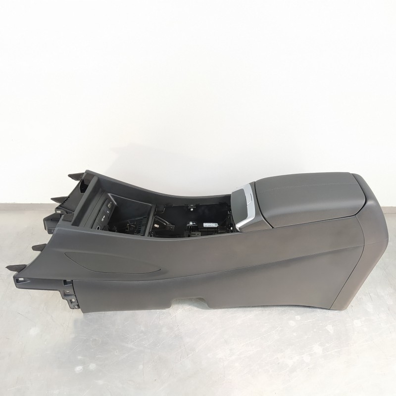 Recambio de apoyabrazos central para hyundai tucson style 2wd referencia OEM IAM 84681N7000  