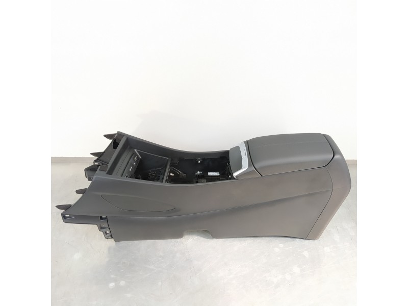 Recambio de apoyabrazos central para hyundai tucson style 2wd referencia OEM IAM 84681N7000  