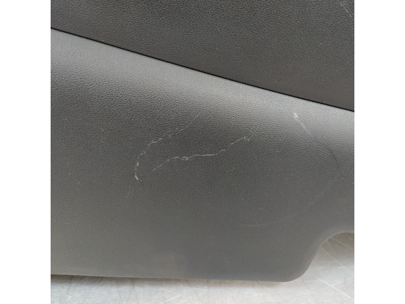 Recambio de apoyabrazos central para hyundai tucson style 2wd referencia OEM IAM 84681N7000  