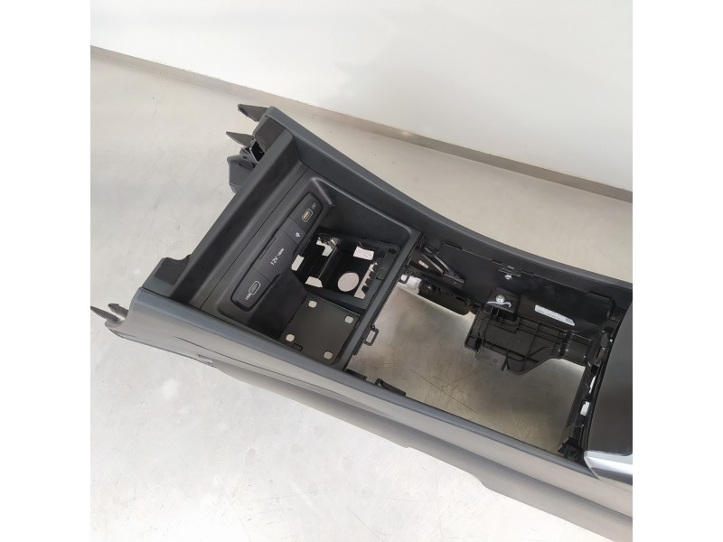 Recambio de apoyabrazos central para hyundai tucson style 2wd referencia OEM IAM 84681N7000  