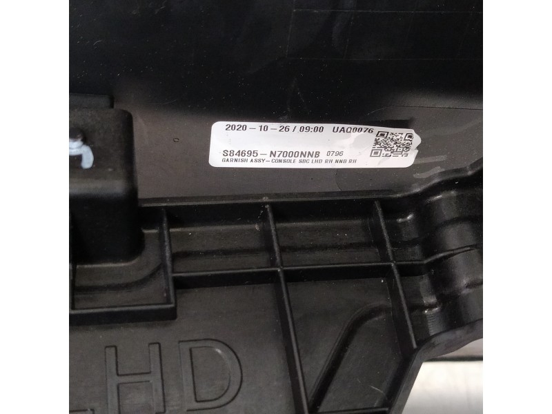 Recambio de apoyabrazos central para hyundai tucson style 2wd referencia OEM IAM 84681N7000  