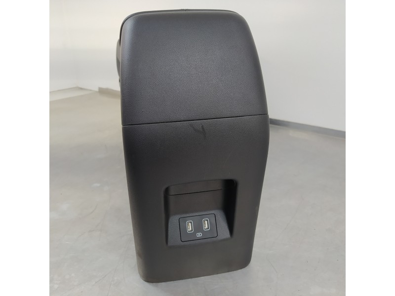 Recambio de apoyabrazos central para hyundai tucson style 2wd referencia OEM IAM 84681N7000  