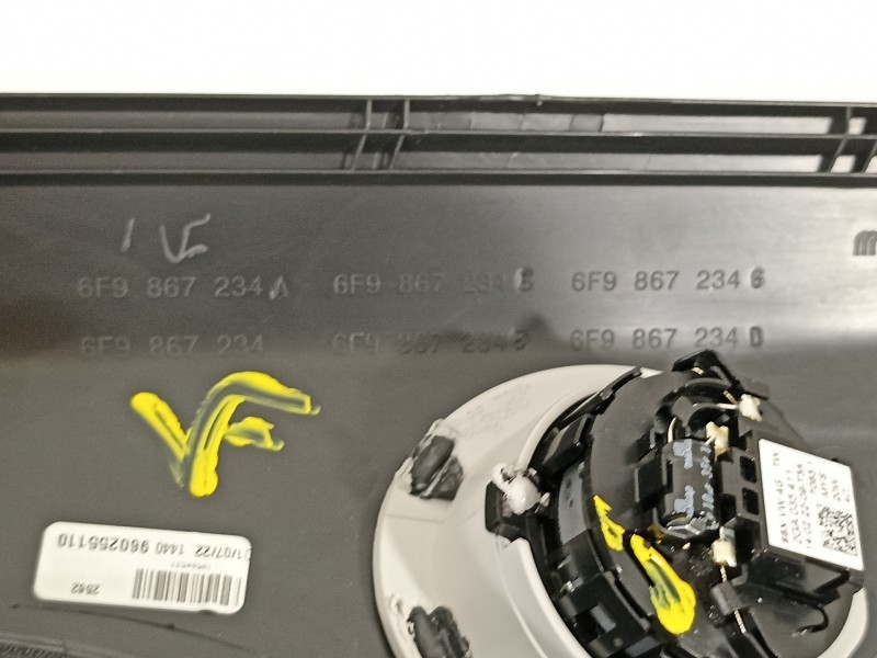 Recambio de moldura para seat arona xperience referencia OEM IAM 6F9867234  