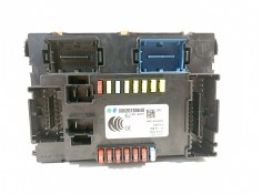 Recambio de caja reles / fusibles para jeep renegade deserthawk 4wd referencia OEM IAM 52078064  