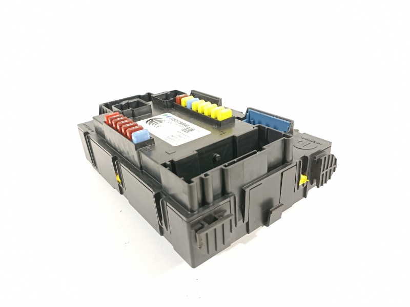 Recambio de caja reles / fusibles para jeep renegade deserthawk 4wd referencia OEM IAM 52078064  