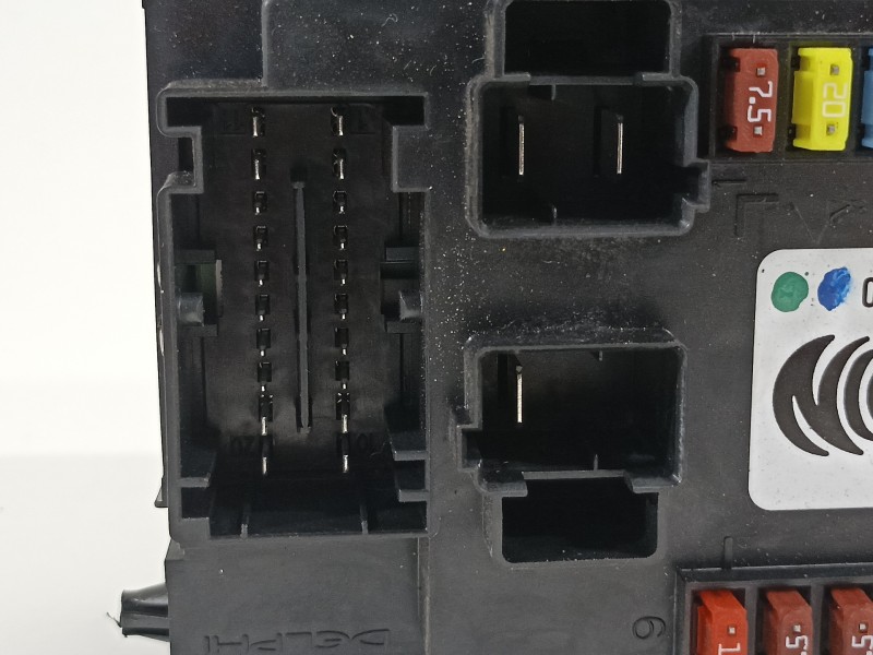 Recambio de caja reles / fusibles para jeep renegade deserthawk 4wd referencia OEM IAM 52078064  