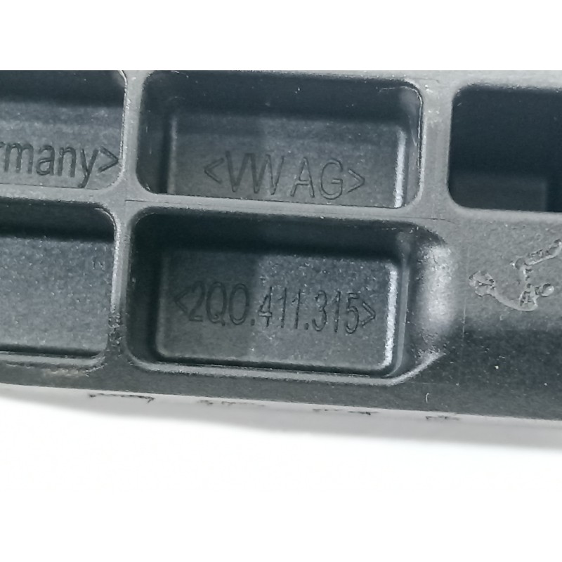 Recambio de bieleta estabilizadora delantera izquierda para seat arona xperience referencia OEM IAM 2Q0411315  