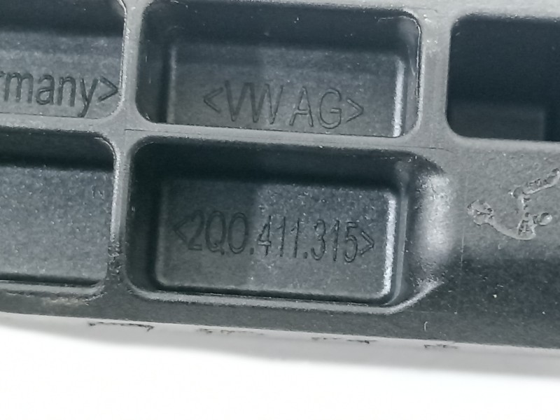 Recambio de bieleta estabilizadora delantera izquierda para seat arona xperience referencia OEM IAM 2Q0411315  