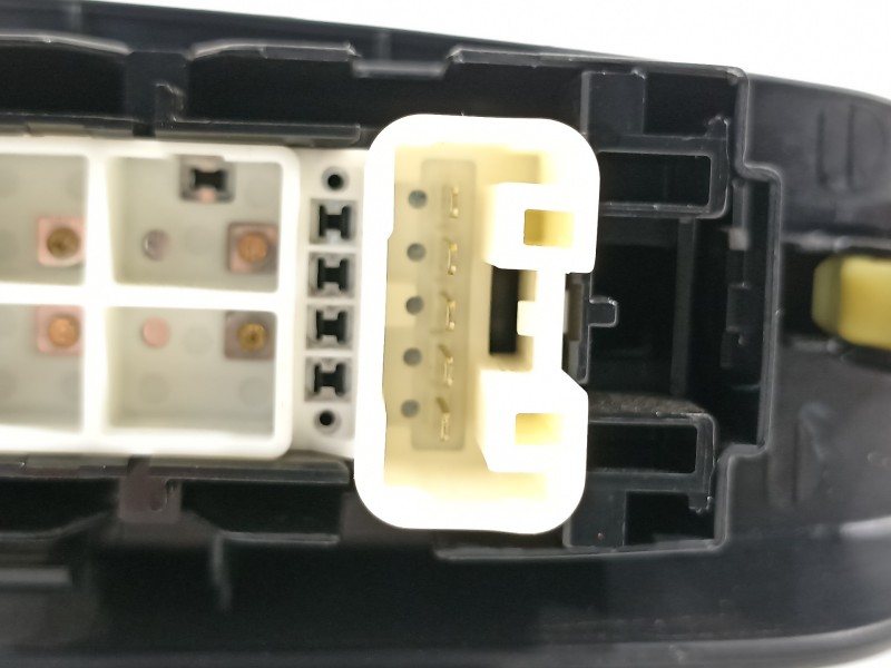 Recambio de mando elevalunas trasero derecho para toyota yaris hsd active referencia OEM IAM 742710D400 8292M6D 