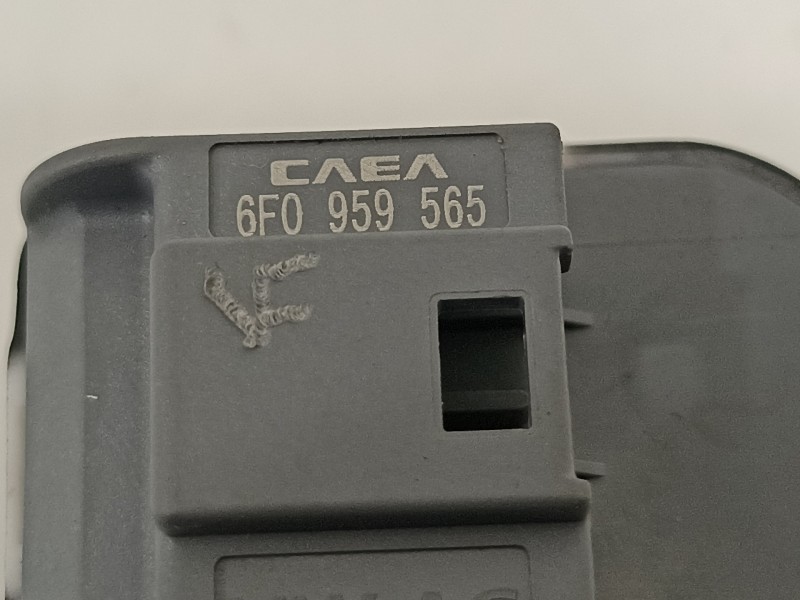 Recambio de mando retrovisor para seat arona xperience referencia OEM IAM 6F0959565  