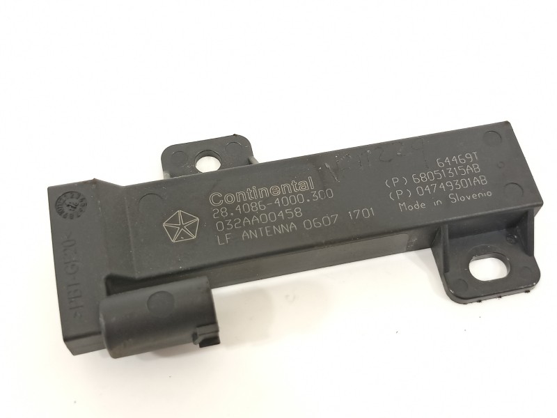 Recambio de antena para jeep renegade deserthawk 4wd referencia OEM IAM 4749301AB 68051315AB 2840864000300