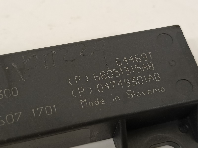 Recambio de antena para jeep renegade deserthawk 4wd referencia OEM IAM 4749301AB 68051315AB 2840864000300