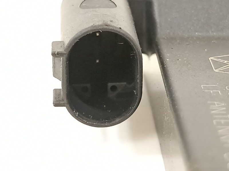 Recambio de antena para jeep renegade deserthawk 4wd referencia OEM IAM 4749301AB 68051315AB 2840864000300