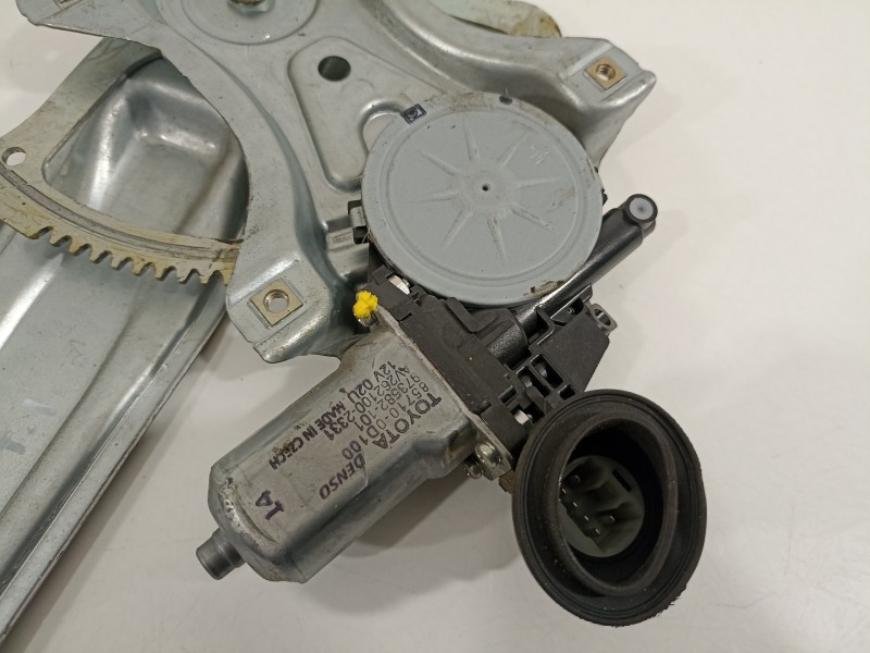 Recambio de elevalunas trasero izquierdo para toyota yaris hsd active referencia OEM IAM 857100D100 973582101 AV2621002331
