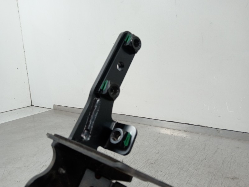 Recambio de refuerzo paragolpes trasero para jeep renegade deserthawk 4wd referencia OEM IAM 51965182  