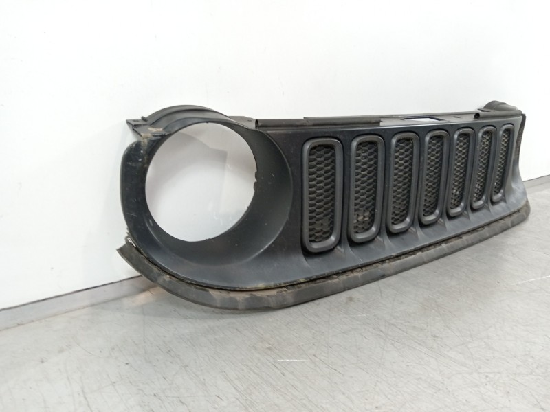 Recambio de rejilla delantera para jeep renegade deserthawk 4wd referencia OEM IAM 735587827  