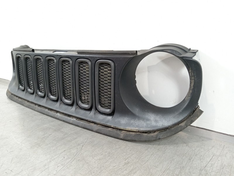 Recambio de rejilla delantera para jeep renegade deserthawk 4wd referencia OEM IAM 735587827  