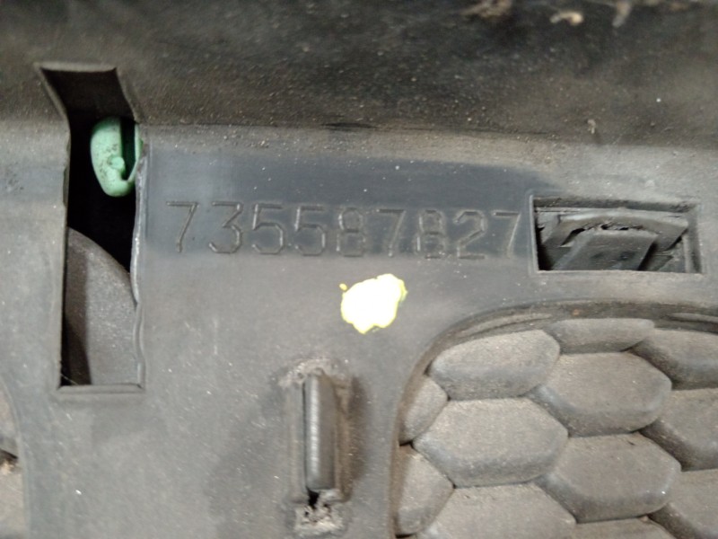 Recambio de rejilla delantera para jeep renegade deserthawk 4wd referencia OEM IAM 735587827  