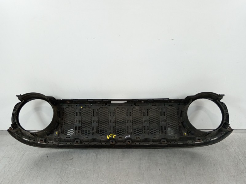 Recambio de rejilla delantera para jeep renegade deserthawk 4wd referencia OEM IAM 735587827  
