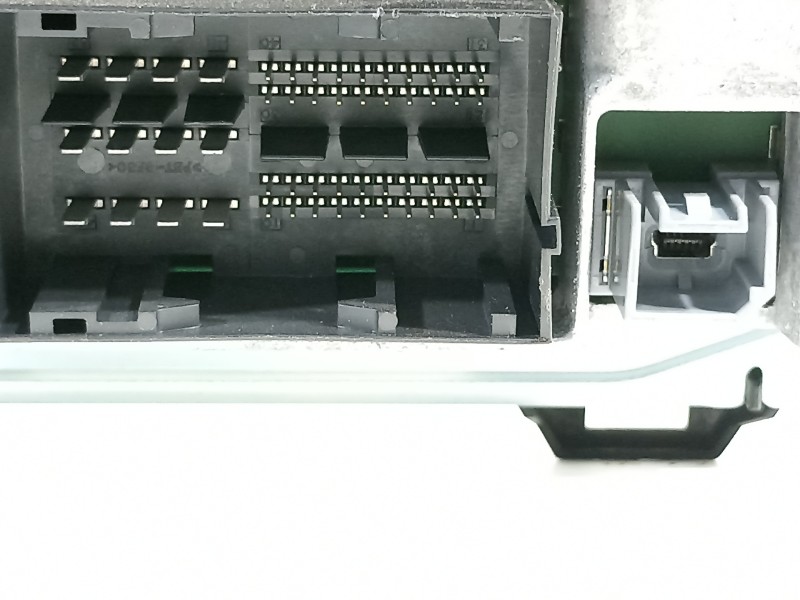 Recambio de sistema navegacion gps para jeep renegade deserthawk 4wd referencia OEM IAM 735655936  