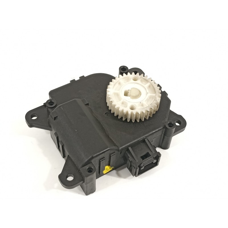 Recambio de motor apertura trampillas climatizador para toyota yaris hsd active referencia OEM IAM CZ1138002810  