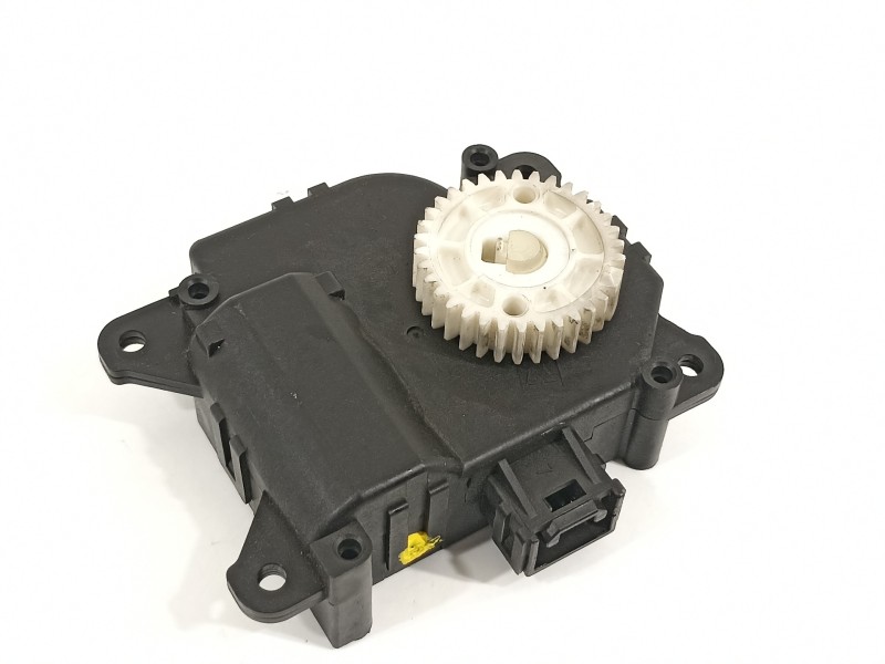Recambio de motor apertura trampillas climatizador para toyota yaris hsd active referencia OEM IAM CZ1138002810  