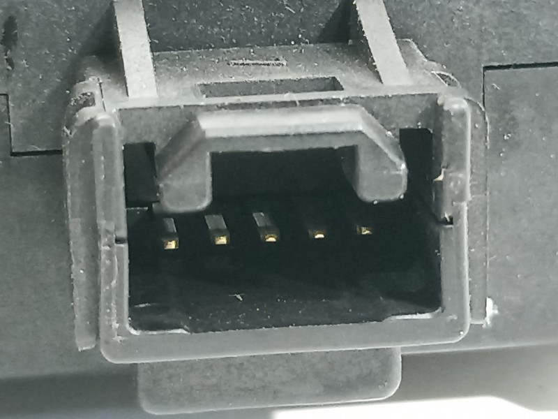 Recambio de motor apertura trampillas climatizador para toyota yaris hsd active referencia OEM IAM CZ1138002810  