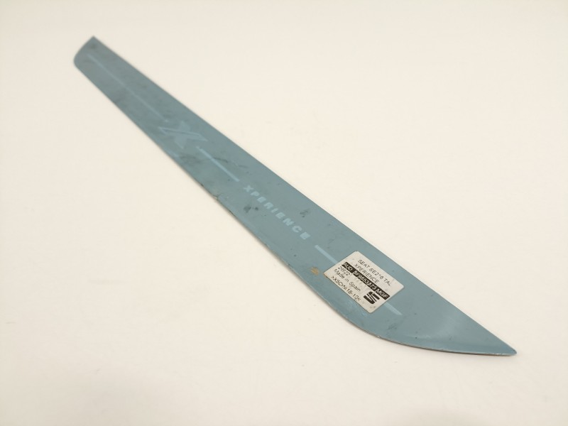 Recambio de moldura para seat arona xperience referencia OEM IAM 6F9853373MGF  